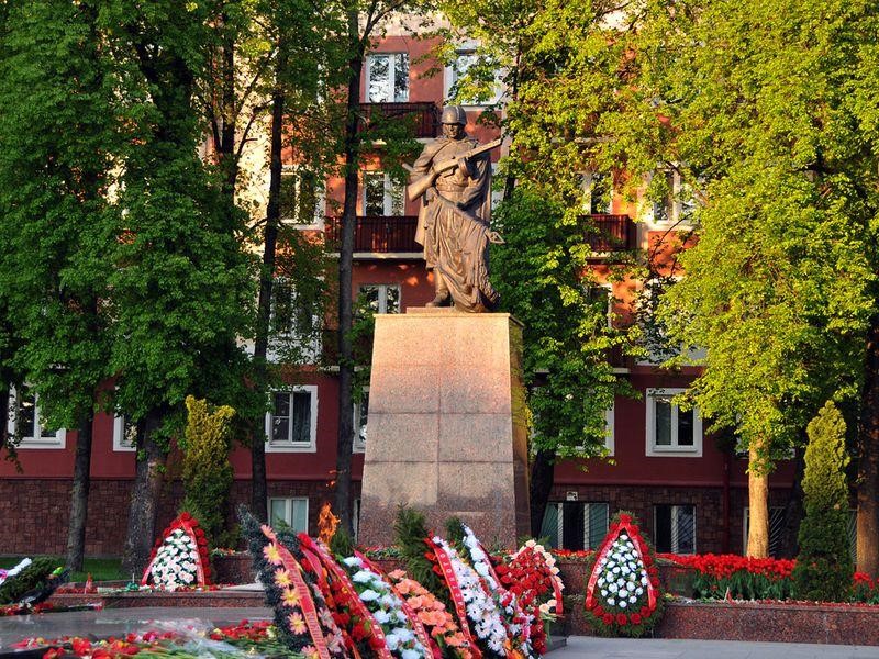 Братская могила советских воинов и подпольщиков